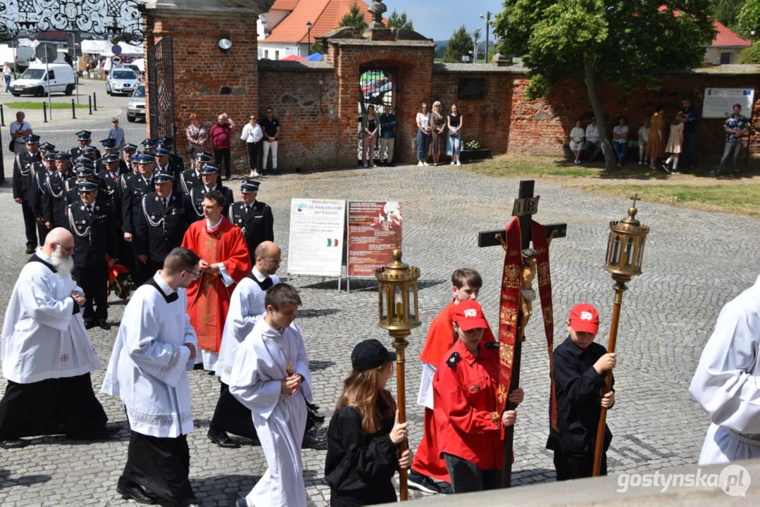 Pielgrzymka strażaków i rodzin strażackich na Świętą Górę. Zielone Świątki 2024 w powiecie gostyńskim