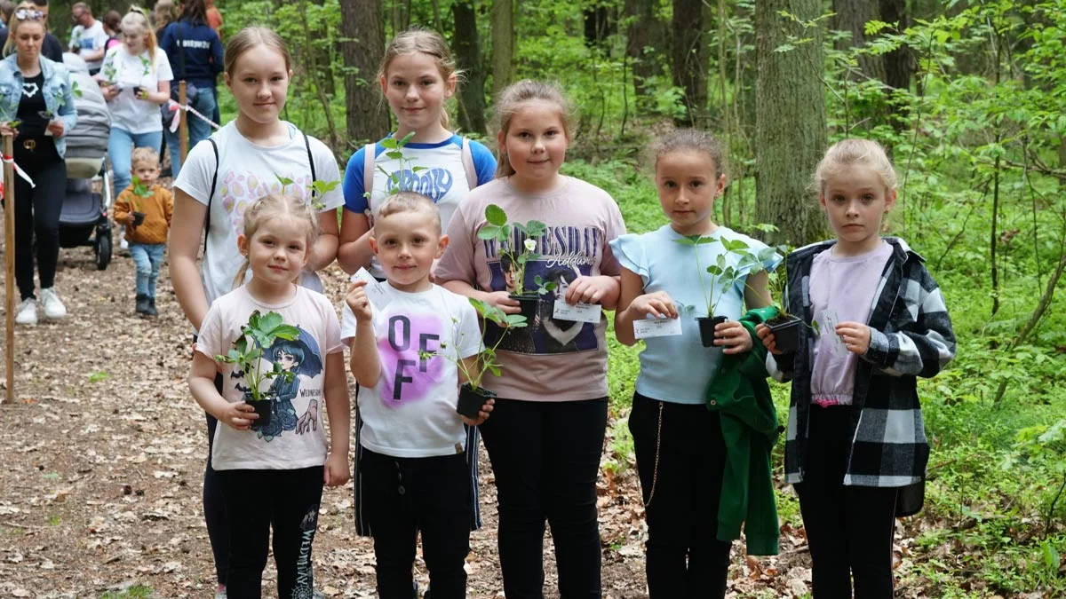 Bieg Wiosny w Karcu na 646 par nóg, kilka rowerów i wózków spacerowych - Zdjęcie główne