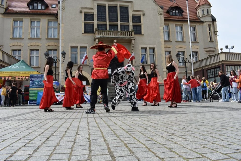 Krotoszyn. Miasteczko europejskie i pochód przedszkolaków