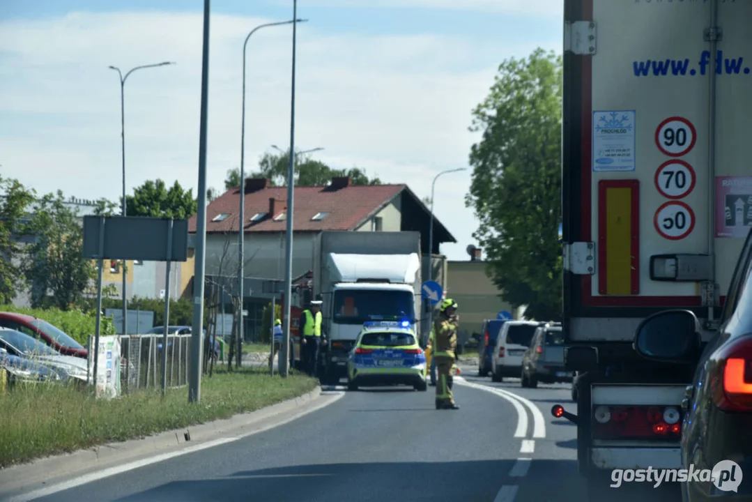 W Krobi samochód osobowy zderzył się z ciężarówką