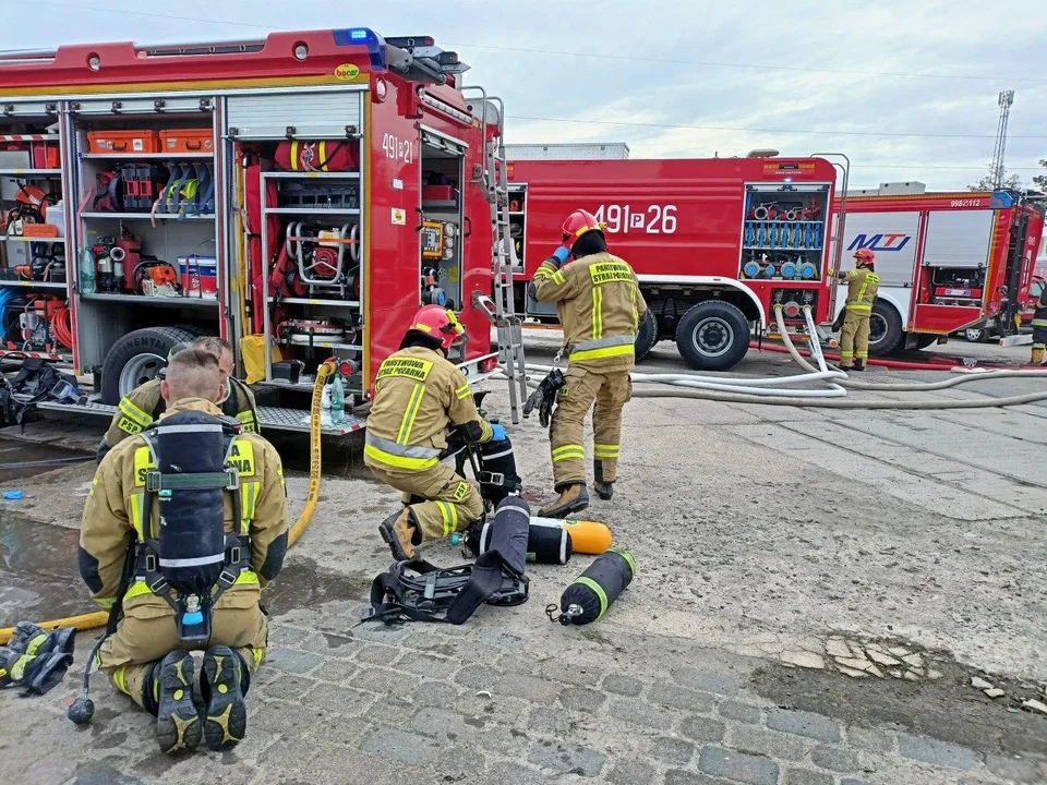 Krotoszyn. Pożar hali magazynowej