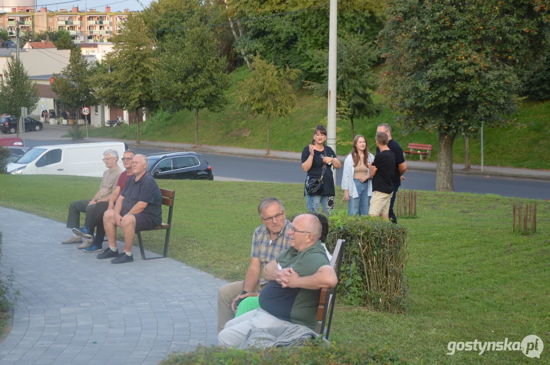 Na tarasie przy GOK Hutnik zagrał w piątkowy wieczór (23.08.2024) Witold Żuromski