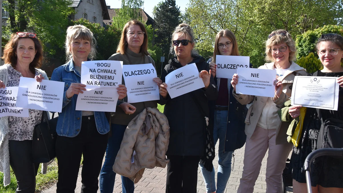 Spotkanie - protest mieszkańców gminy Gostyń - w tym gminnych samorządowców i położnych z SP ZOZ w Gostyniu