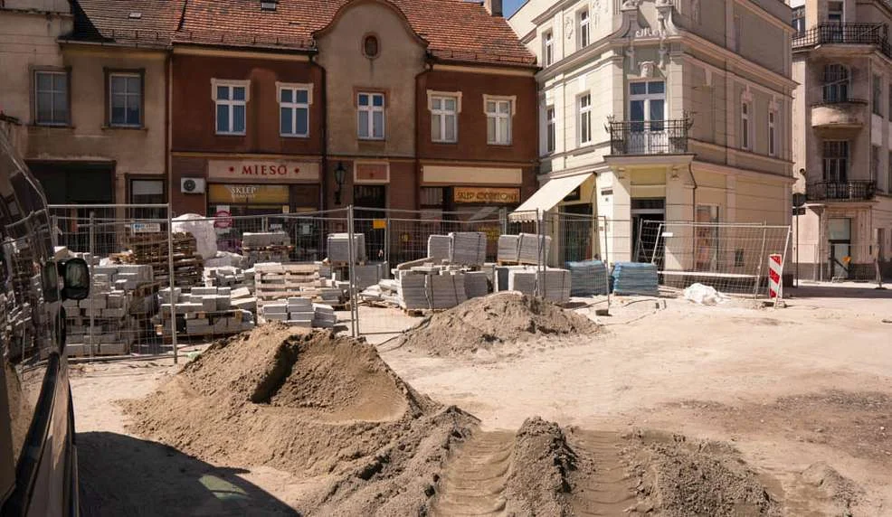 Rewitalizacja centrum Jarocina. Co się stało z kostką z rynku?