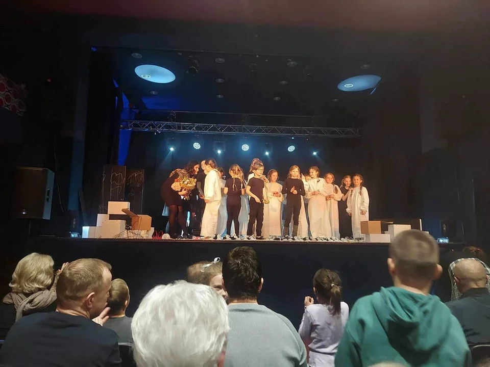 Gostyń. Premiera spektaklu, który przygotował teatr dziecięcy Nocne Marki ze Szkoły Podstawowej im. Marii Montessori