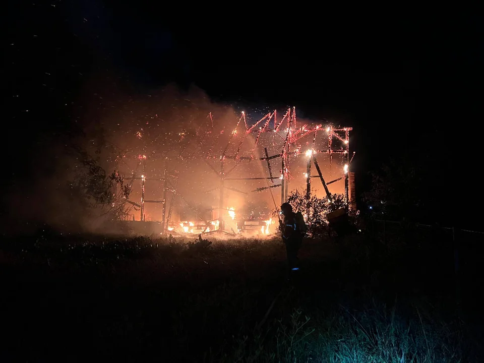 Nocny pożar w Krobi 10 lipca 2024. Spłonęła stodoła