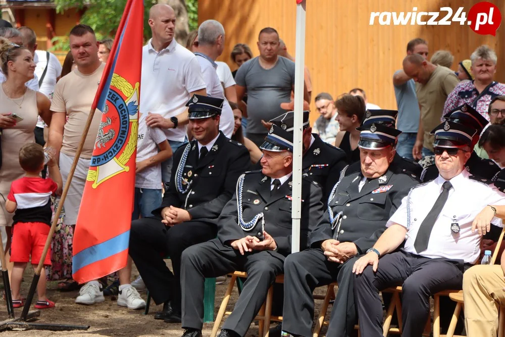 Ślubowanie i pasowanie na strażaka - członka MDP w Brennie (powiat leszczyński)