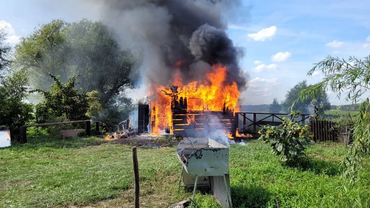 Pożar budynku drewnianego w Agroturystce Lutynia - Zdjęcie główne