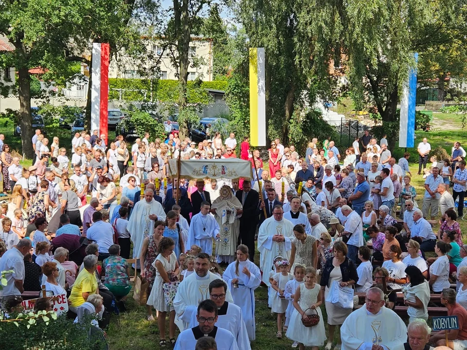 Uroczystości odpustowe w Sanktuarium Matki Bożej Pocieszenia w Lutogniewie [ZDJĘCIA] - Zdjęcie główne