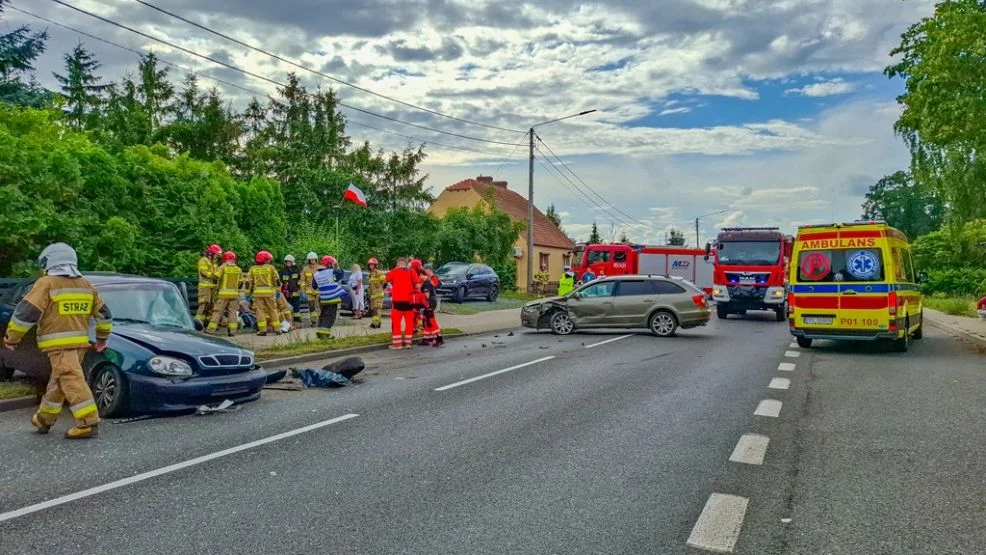 Zderzenie dwóch aut na DK11 w Witaszycach