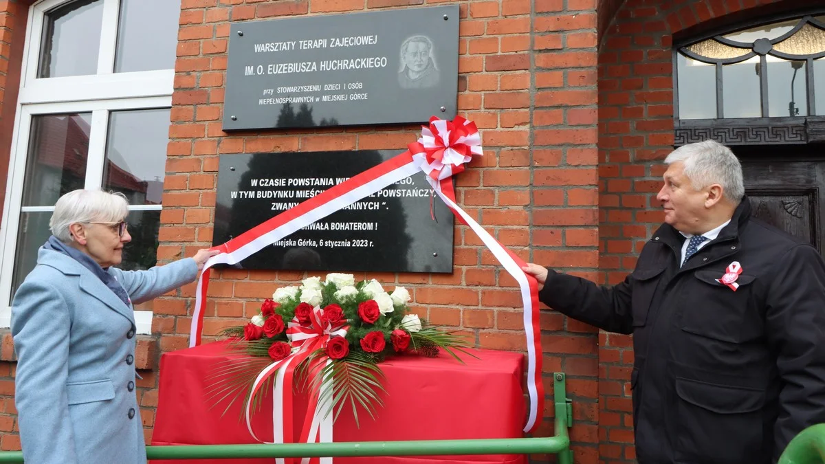 Uroczystość patriotyczna w Miejskiej Górce. Odsłonili i poświęcili pamiątkową tablicę [ZDJĘCIA] - Zdjęcie główne