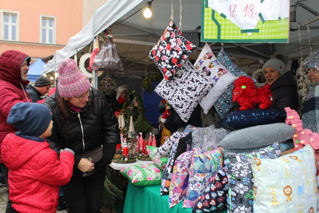 W Jarocinie trwa Jarmark Świąteczny. Zobacz, co można kupić