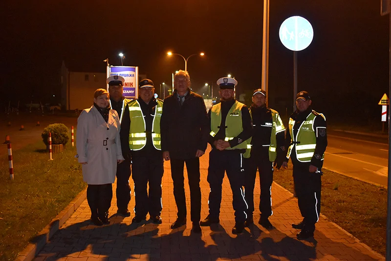 Krotoszyn. Policjanci dawali rowerzystom kamizelki