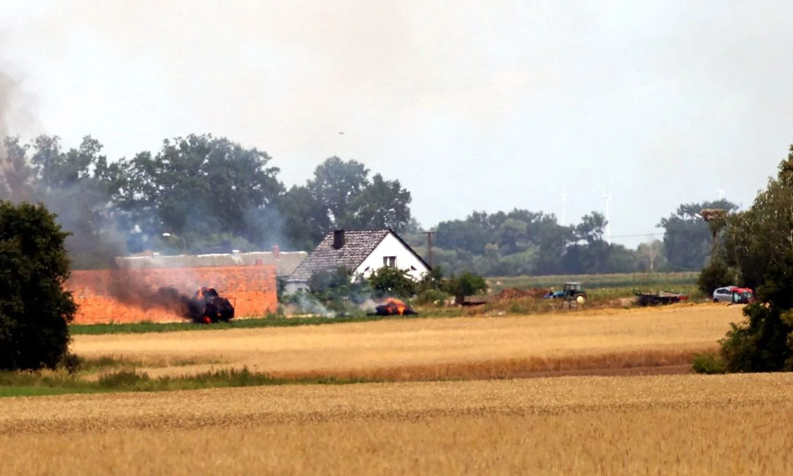 Pożar w Żernikach. Dym widać z kilkunastu kilometrów