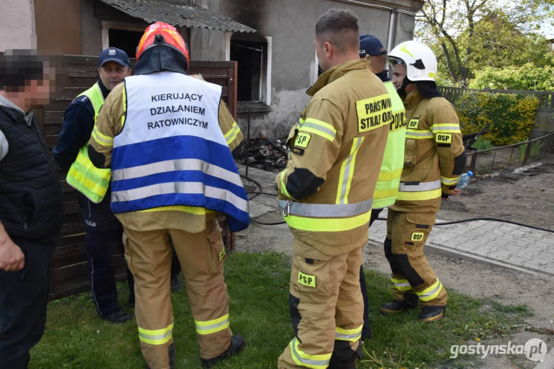 Groźny pożar w Łęce Wielkiej. Mieszkanie spłonęło doszczętnie