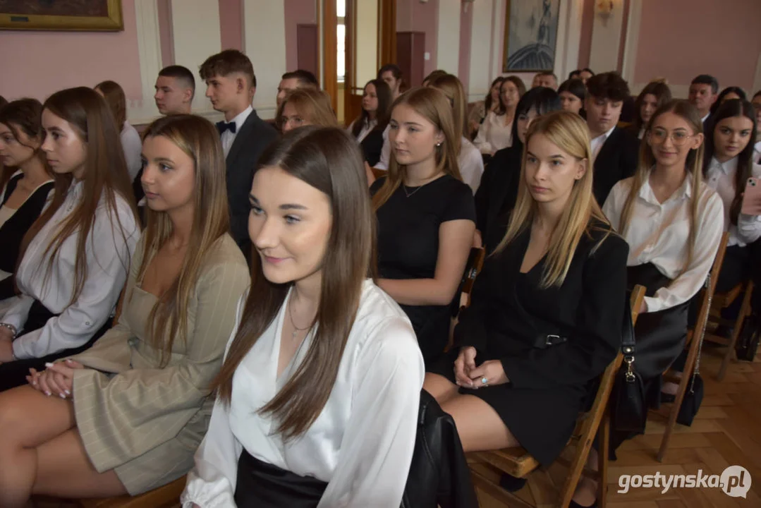 Pożegnanie maturzystów 2024 w Zespole Szkół Ogólnokształcących w Gostyniu