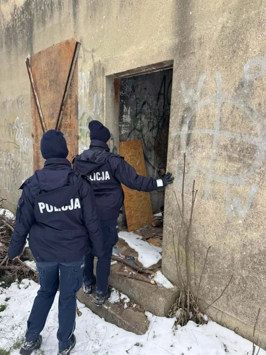 Policja sprawdza miejsca, w których mogą przebywać osoby bezdomne