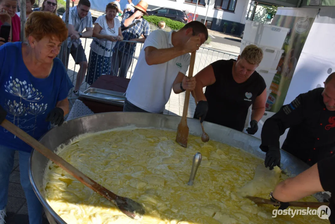 Święto Sera Smażonego w  w Pogorzeli - ustanowili rekord Polski  na największą porcję sera smażonego