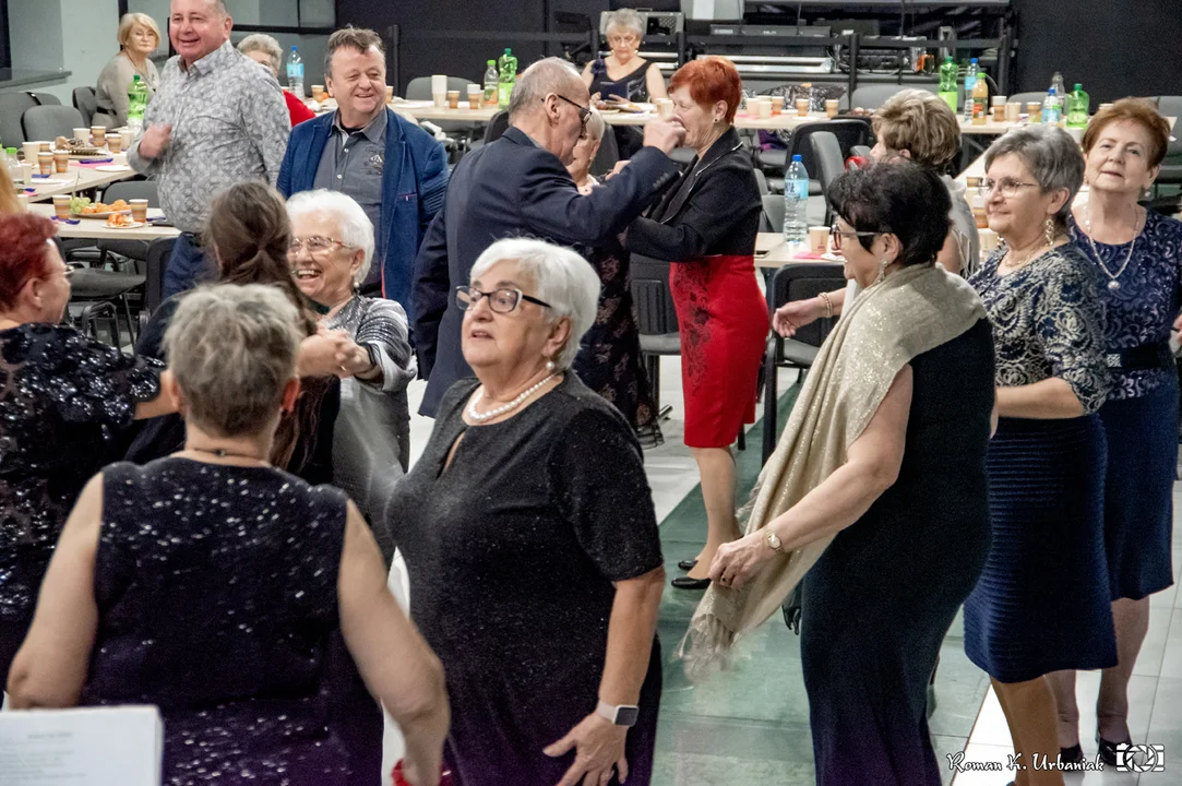 Potańcówka dla seniorów w Zajezdni Kultury w Pleszewie