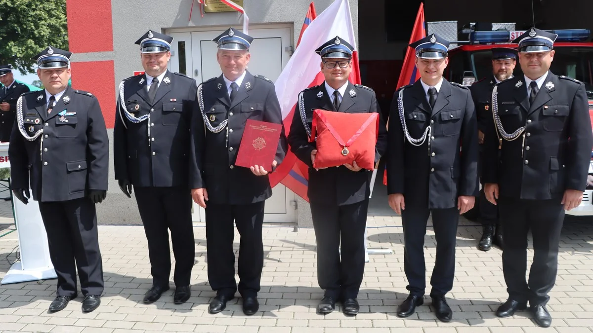 Gratulacje, życzenia, odznaczenia i prezenty. OSP Ugoda świętuje 100-lecie [ZDJĘCIA] - Zdjęcie główne