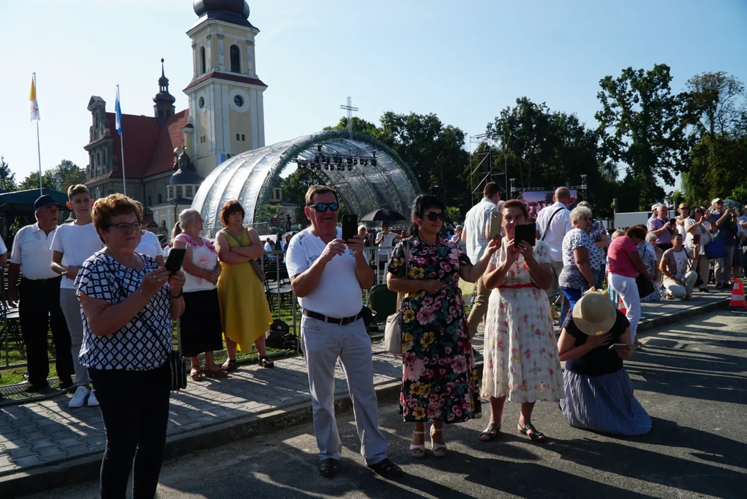 Smolice. Koronacja wizerunku Matki Bożej Uzdrowienia Chorych