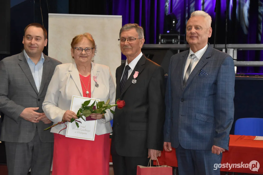 Jubileusze małżeńskie w gminie Gostyń. Blisko 60 par otrzymało pamiątkowe medale