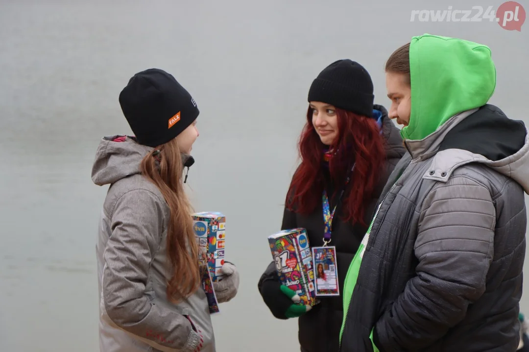 31. Finał WOŚP w Rawiczu. Na poligonie morsy wskoczyły do wody