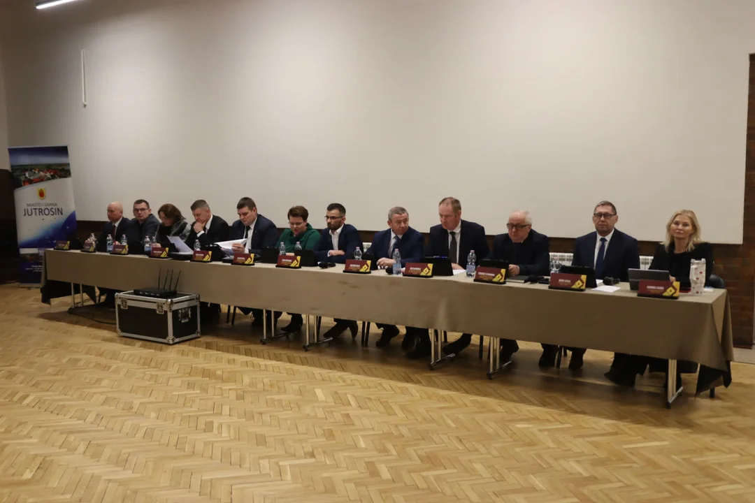 Projekty dotyczące szkoły w Dubinie wycofane z obrad. Co dalej? - Zdjęcie główne