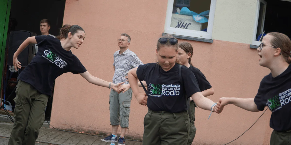 Festyn w Szkole Podstawowej nr 3 im. ks. Jana Twardowskiego w Jarocinie