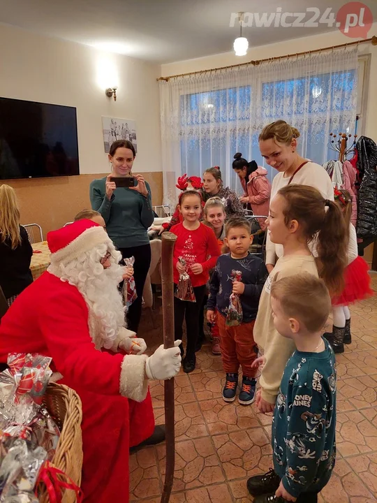 Mikołaj spotkał się z dziećmi i biesiada seniorów w Łaszczynie