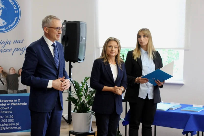 Absolwenci szkół podstawowych odebrali w Pleszewie listy gratulacyjne