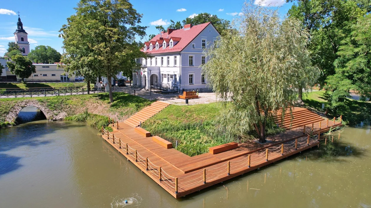 Centrum Krobi po rewitalizacji. Na zakończenie projektu miasto odwiedził Marszałek Województwa Wielkopolskiego