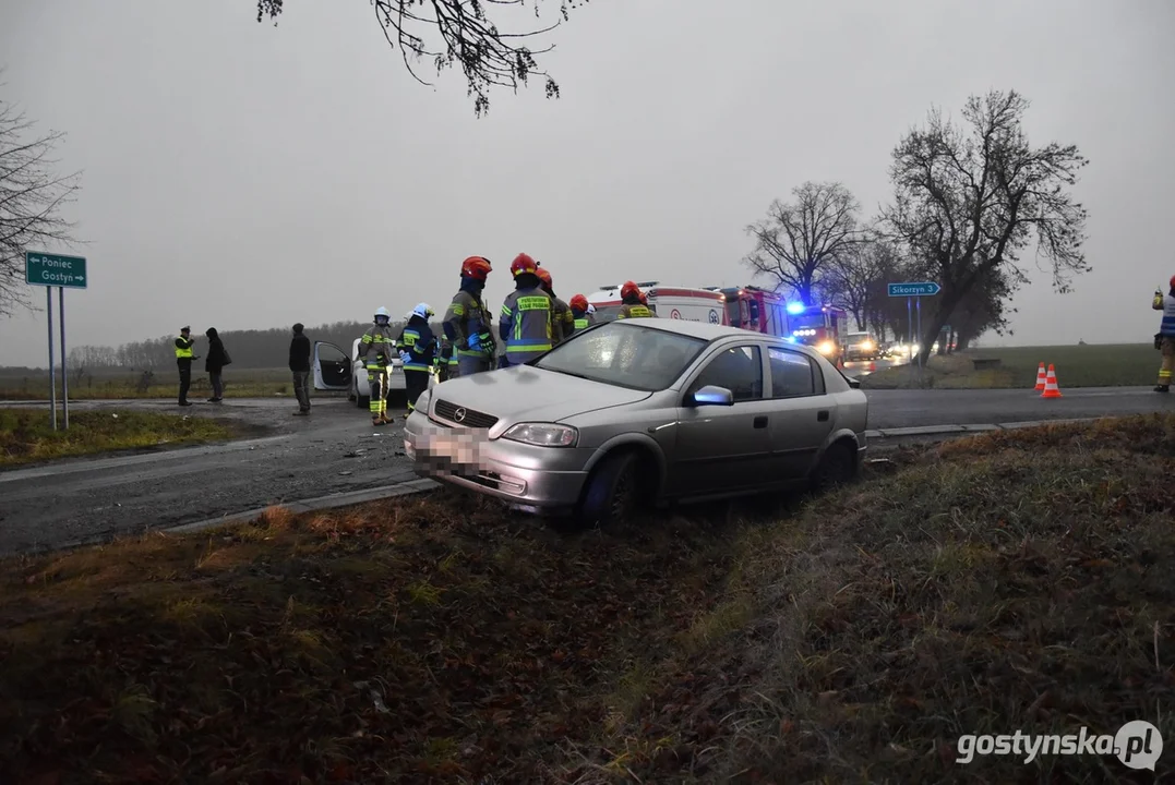 Zderzenie trzech osobówek na trasie Gostyń-Poniec