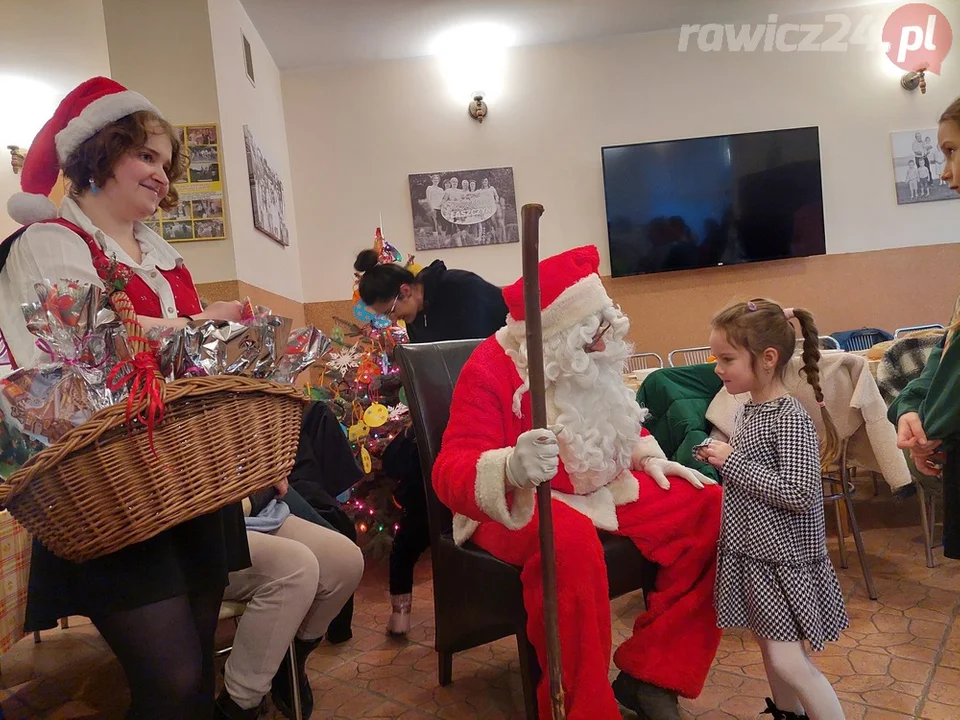 Mikołaj spotkał się z dziećmi i biesiada seniorów w Łaszczynie