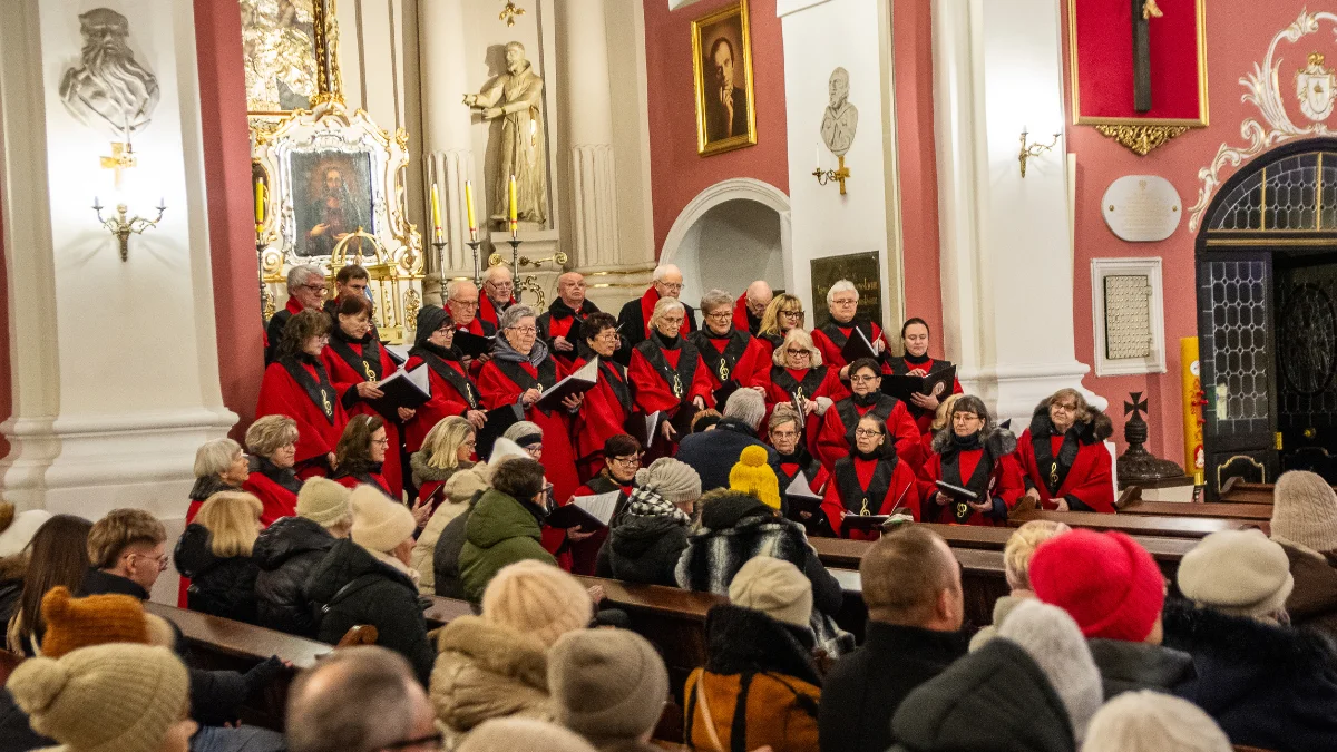 Najpiękniejsze kolędy zabrzmiały w kościele św. Marcina. Koncert chóru im. K.T. Barwickiego [ZDJĘCIA] - Zdjęcie główne