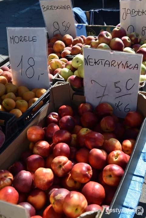 Ceny warzyw i owoców na targowisku miejskim w Gostyniu