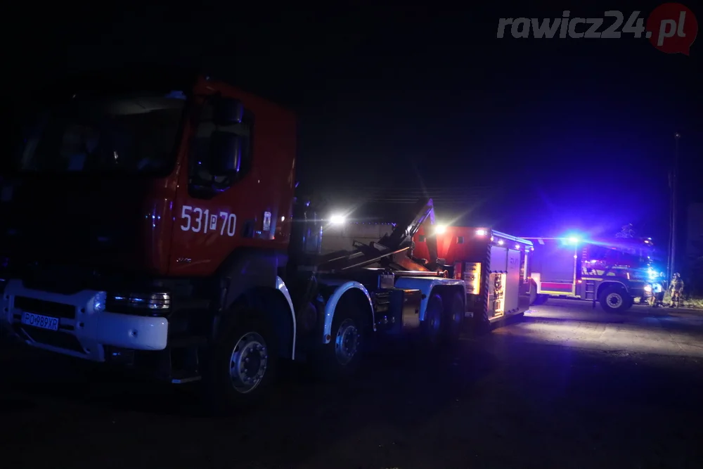 Pożar odpadów na terenie jednej z rawickich firm