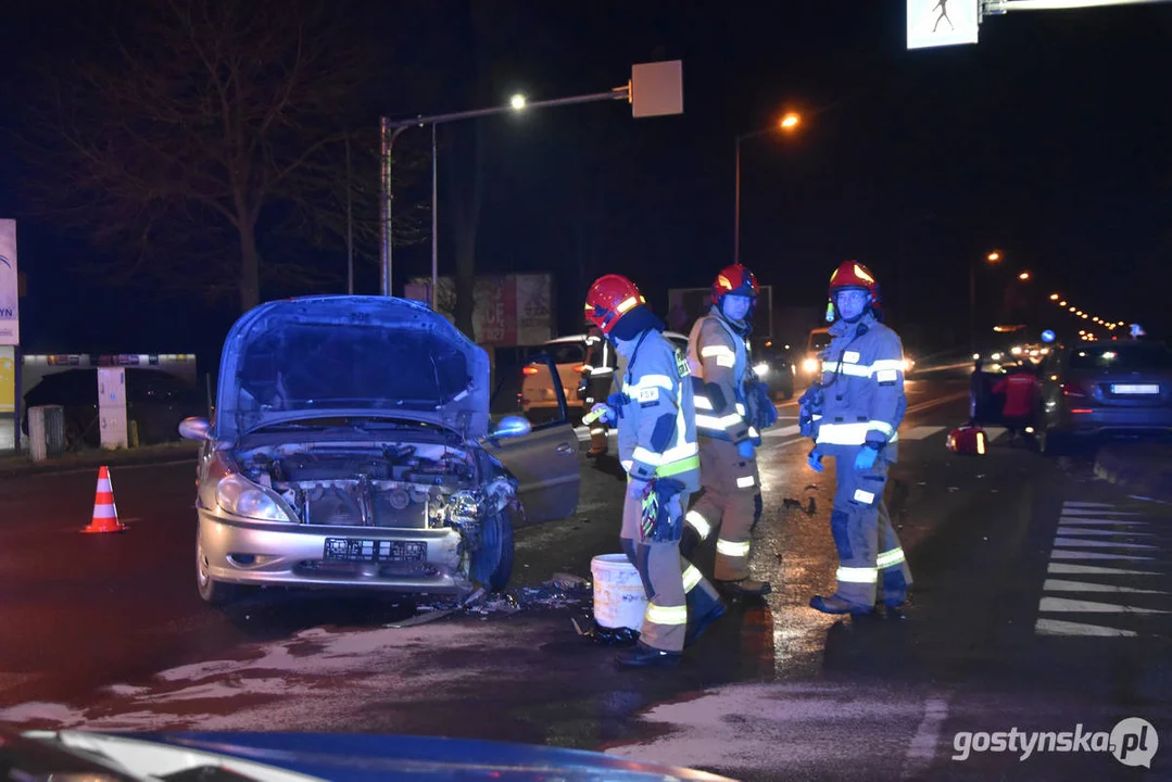 Dwa samochody zderzyły się na DK12, przebiegającej przez Gostyń