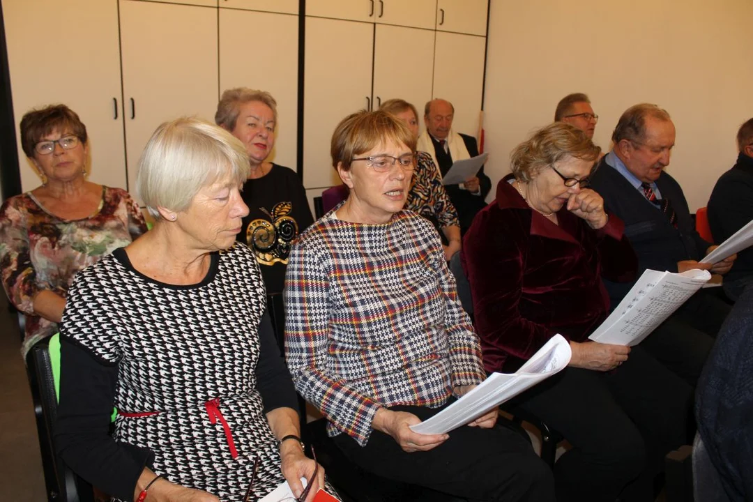 Koncert patriotyczny Chóru Mieszanego im. K. T. Barwickiego i Klubu Społecznego "Jarocino"