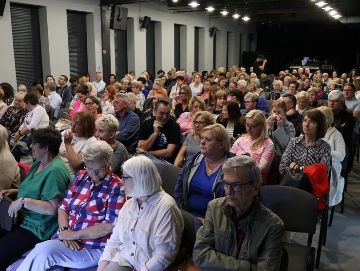 Maria Peszek przyjechała do Pleszewa. Artystka promowała swoją książkę [ZDJĘCIA] - Zdjęcie główne