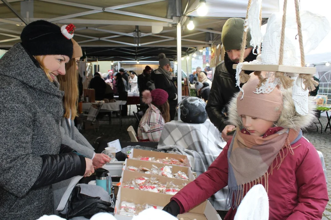 W Jarocinie trwa Jarmark Świąteczny. Zobacz, co można kupić