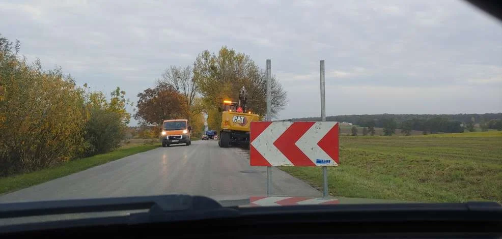 Trwa budowa ścieżki rowerowej. Celem jest zalew w Roszkowie [ZDJĘCIE] - Zdjęcie główne