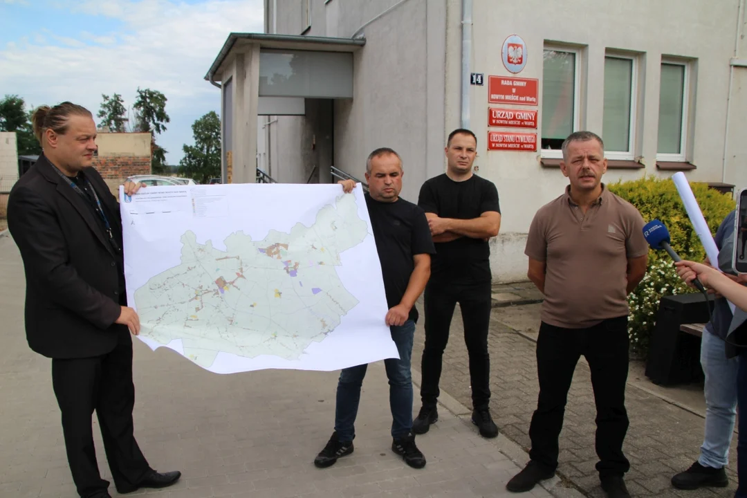 Rolnicy protestowali przed urzędem Gminy Nowe Miasto nad Wartą