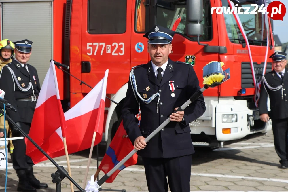 Uroczyste przekazanie auta jednostce OSP Śląskowo