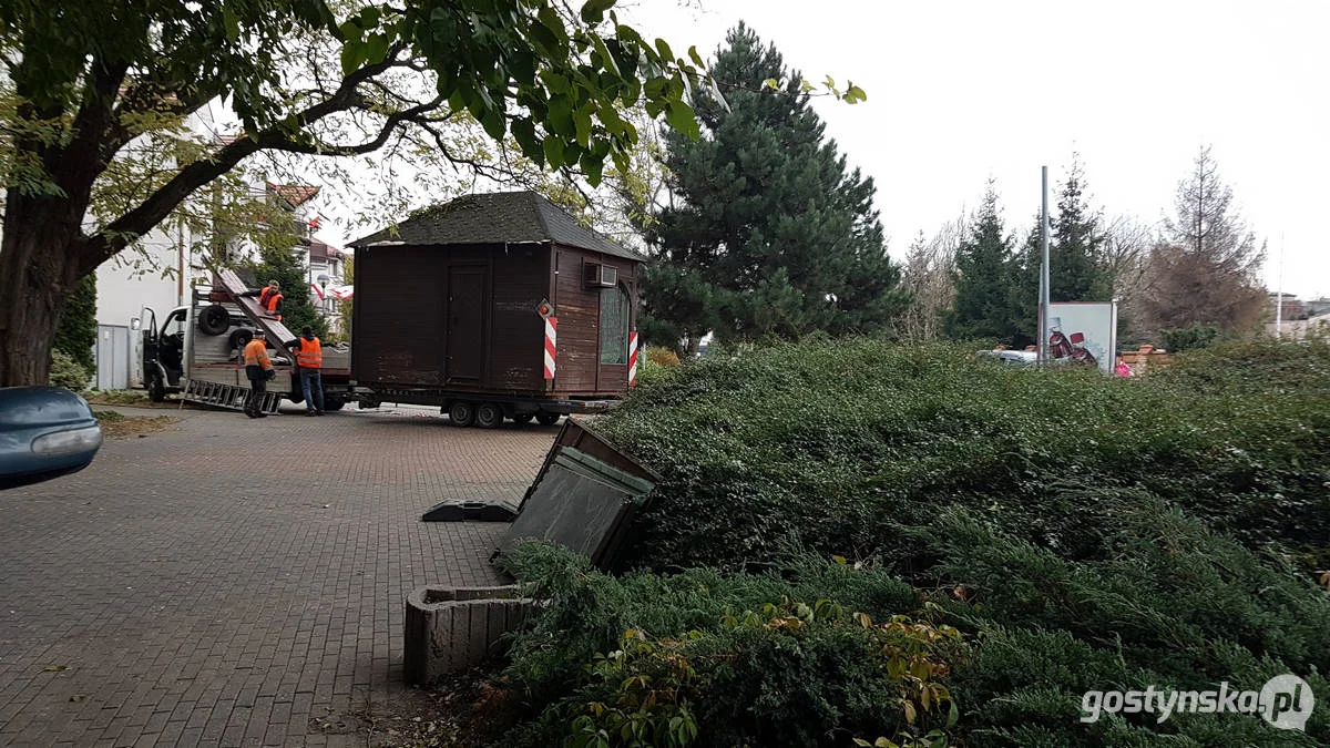 Zlikwidowano kiosk Ruchu przy poczcie w Gostyniu. Podobno ostatni w tym mieście