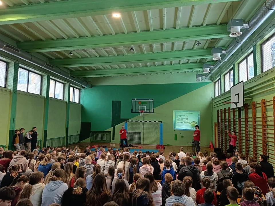 Ratownicy z WOPR Pleszew uczyli najmłodszych z Kowalewa w ramach akcji „Bezpieczna Zima” - Zdjęcie główne