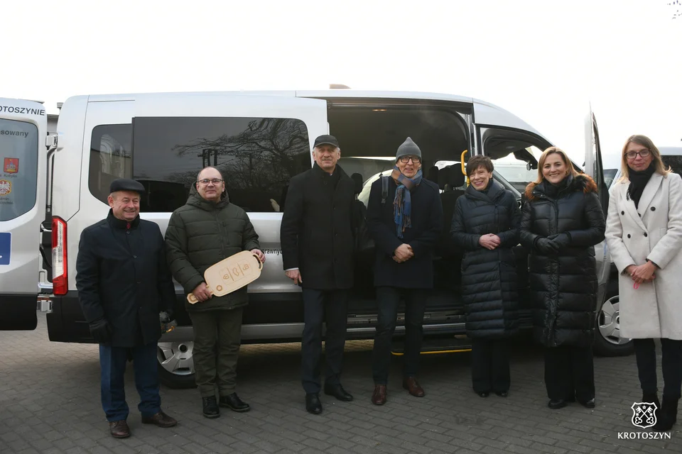 Nowy samochód dla Warsztatu Terapii Zajęciowej w Krotoszynie. Lepszy transport dla uczestników terapii - Zdjęcie główne