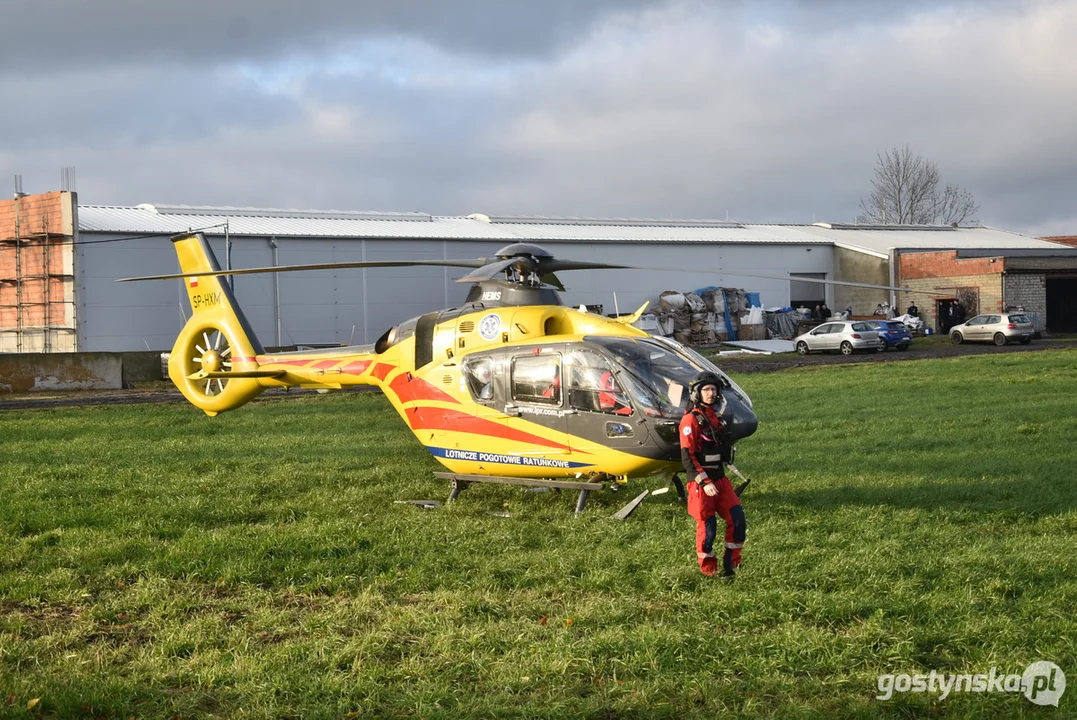 Wypadek w gospodarstwie w Kosowie. Pod trójką mężczyzn zarwał się pomost