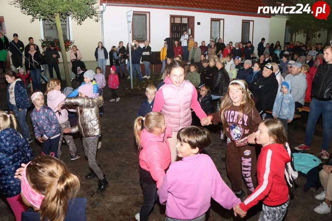 Koncert Gosi Andrzejewicz i spektakl w Sarnowie