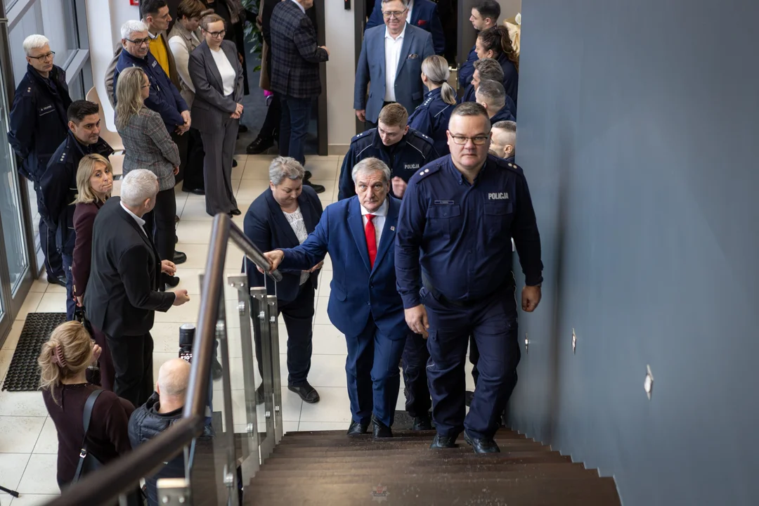 Nowa siedziba policji miejskiej. Dzięki współpracy z samorządem otwarto komisariat w Suchym Lesie [ZOBACZ FOTO] - Zdjęcie główne